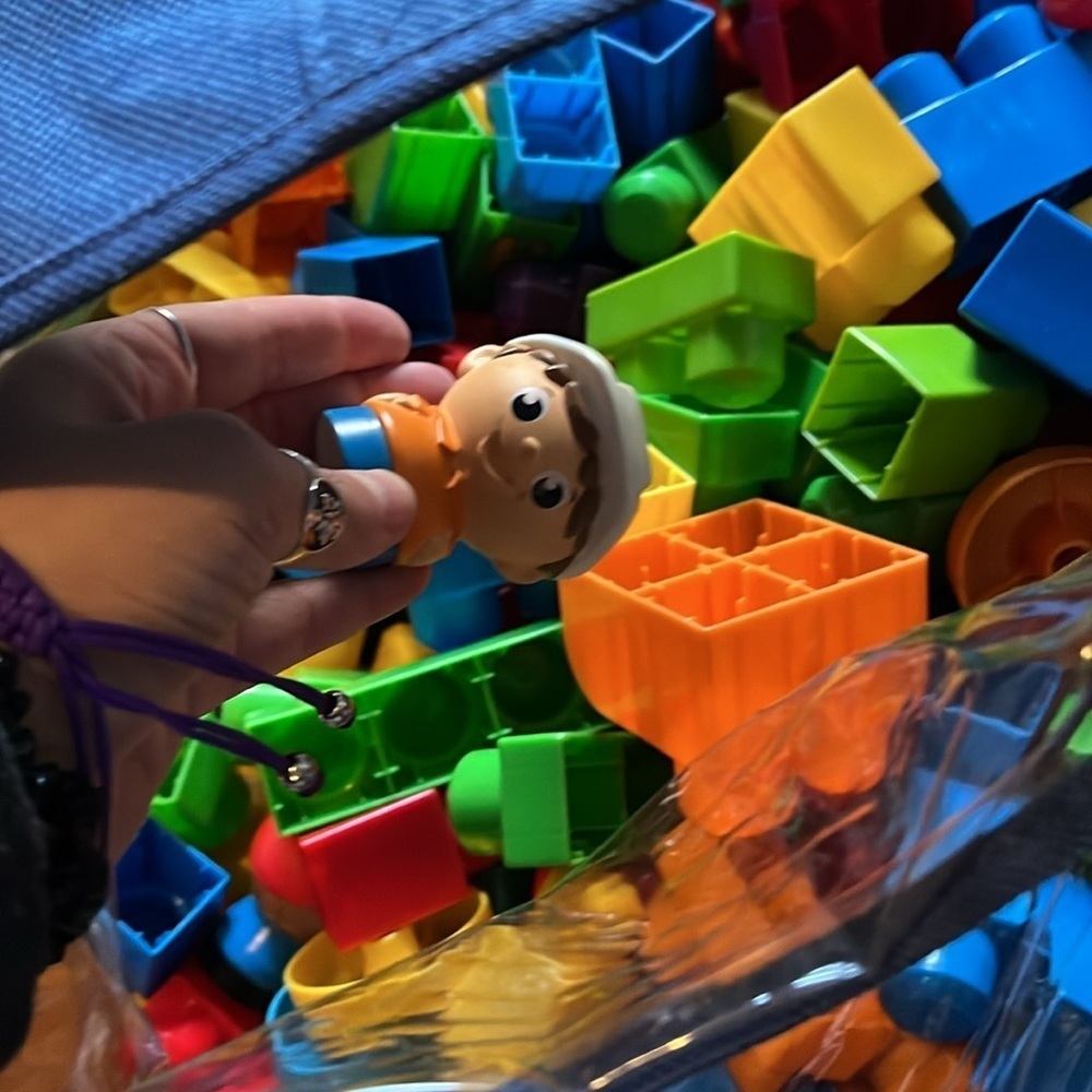 Huge MEGA BLOKS blocks bundle 250+ pieces different colors shapes and sizes. - Picture 6 of 6